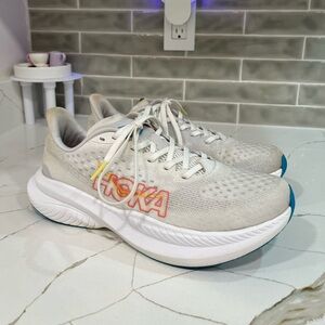 Hoka Mach 6 Running Shoes. Women’s Size 9B Color White